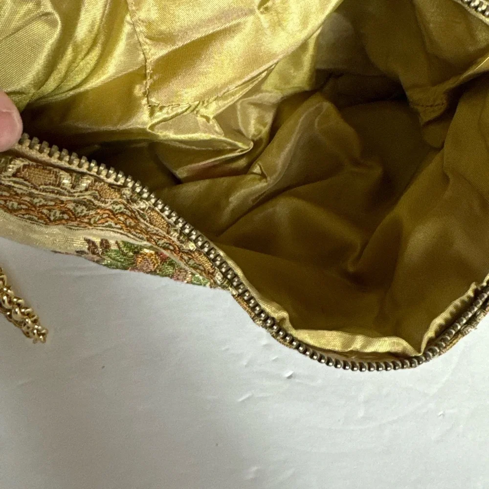 Adonia Made in Italy‎ Vintage Tapestry Purse with Gold Chain Strap